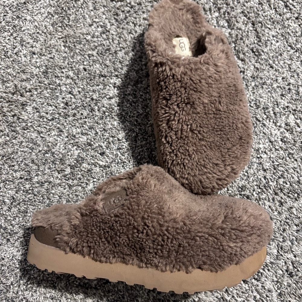 UGG Tan Fluffy Slippers